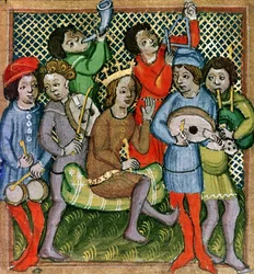 Sittande krönt figur omgiven av musiker som spelar luta, säckpipa, triangel, horn, viola och trummor (manuskript)